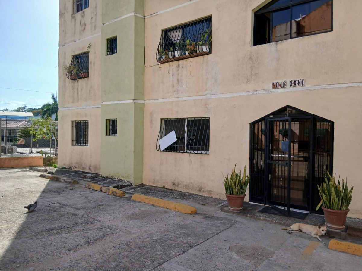 APTO 1ER PISO AMPLIO Y COMODO