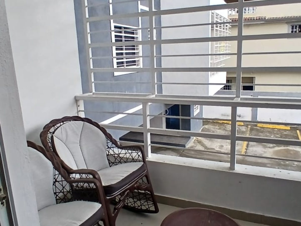 APTO 1ER PISO AMPLIO Y COMODO